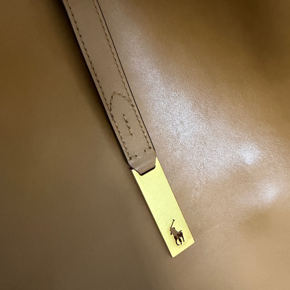Polo Ralph Lauren
Polo Id Calfskin Large Shoulder Bag - Picture 9 of 14